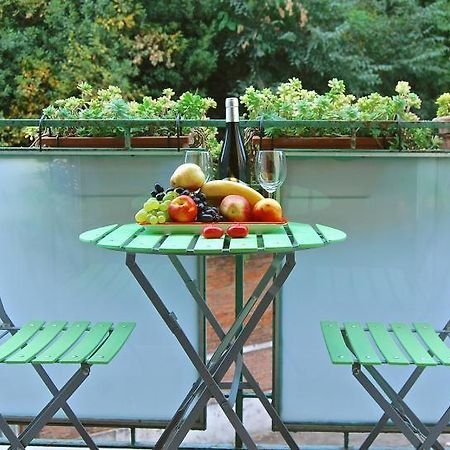 Apartment At Colosseo With Terrace Overlooking The Garden By Lyon Rome Bagian luar foto